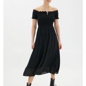 Urban Outfitters Amelia off the shoulder dress